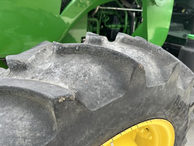 John Deere 5055E