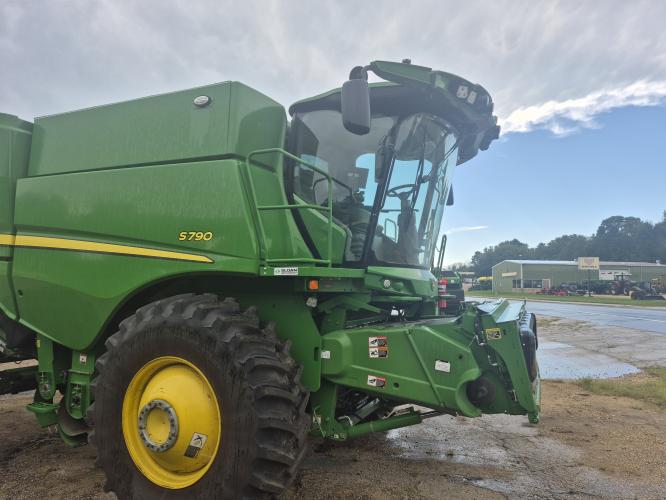 John Deere S790