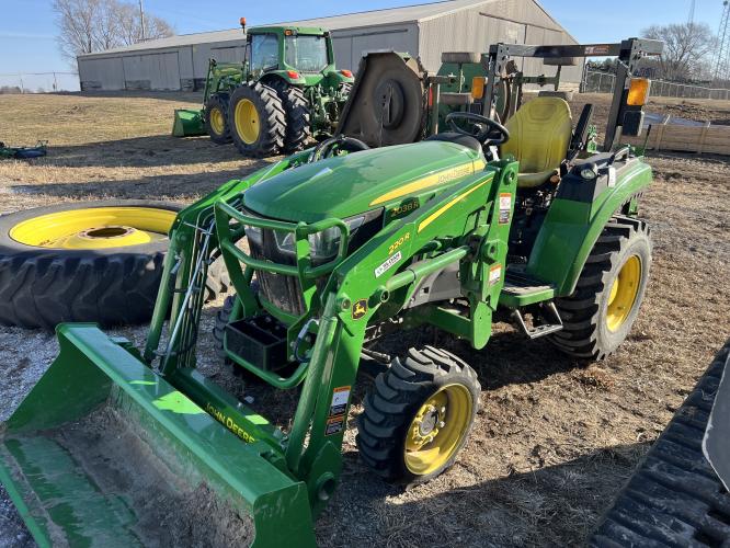 John Deere 2038R