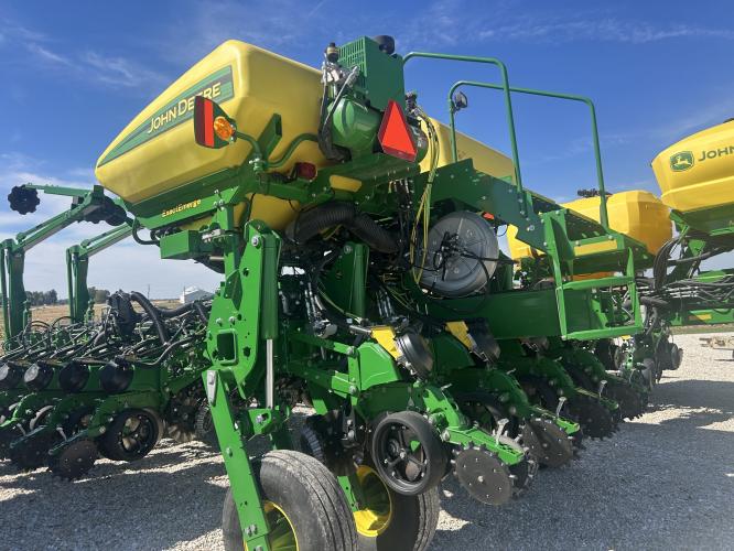 John Deere 1775NT