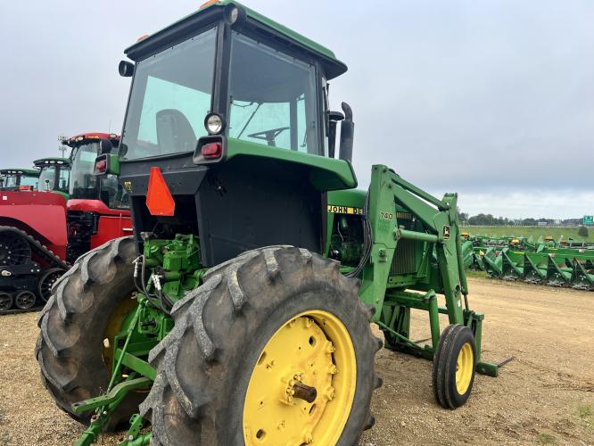 John Deere 4250