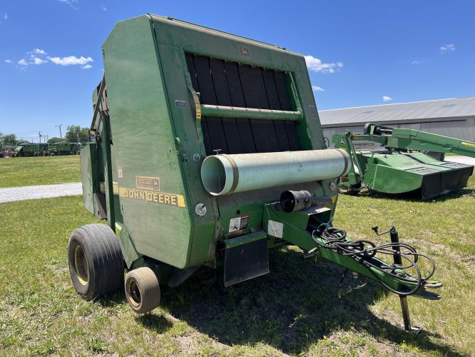 John Deere 566
