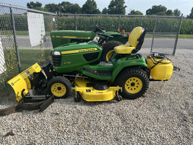 John Deere X739