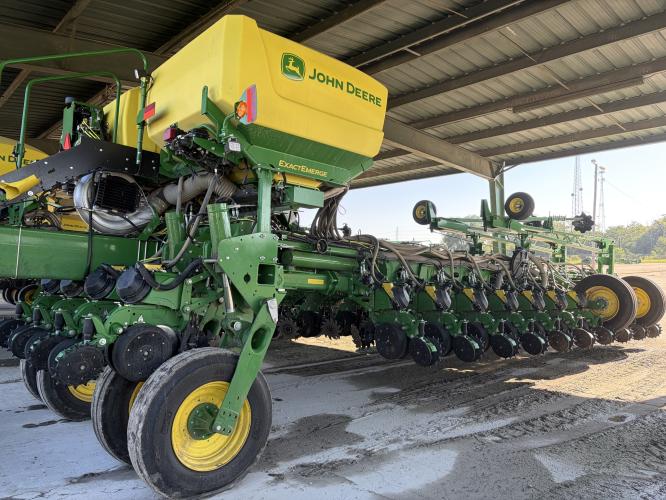 John Deere 1775