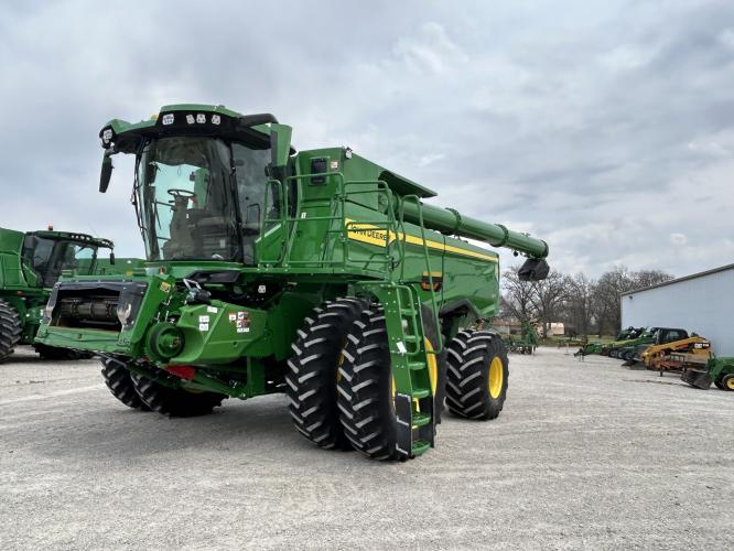 John Deere S7 700