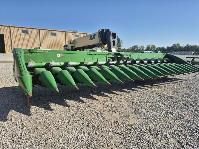 John Deere 718C