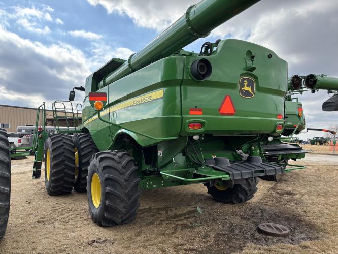 John Deere S780