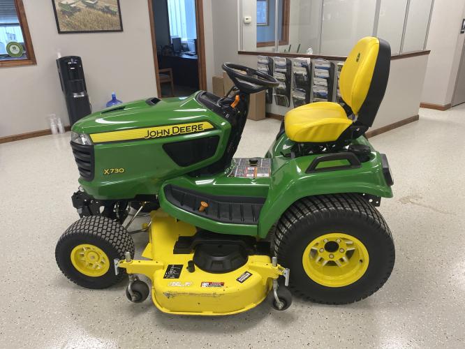 John Deere X730