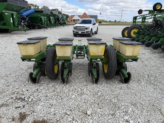 John Deere 7200