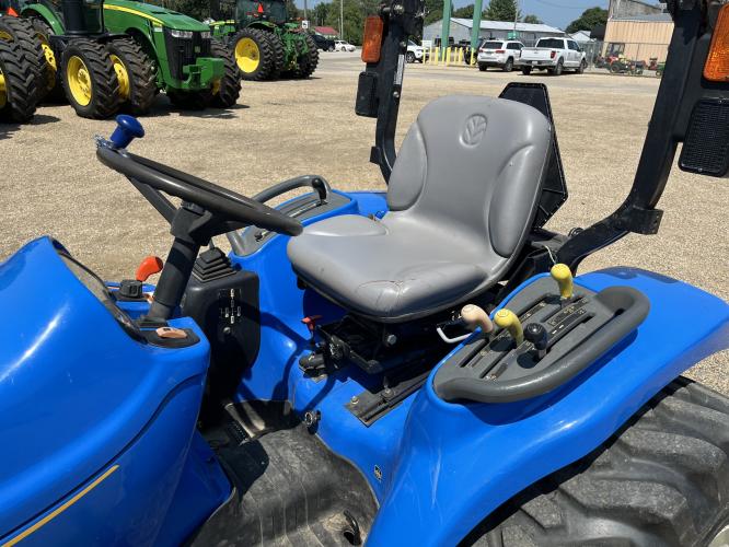 New Holland T2220