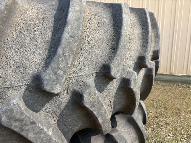 John Deere 520/85R42