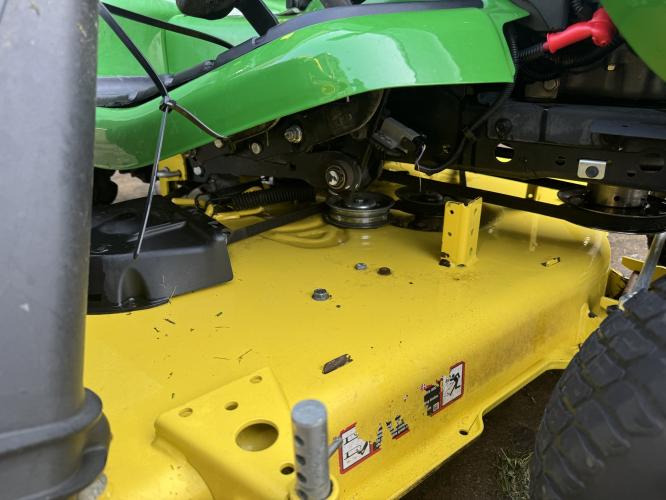 John Deere X590