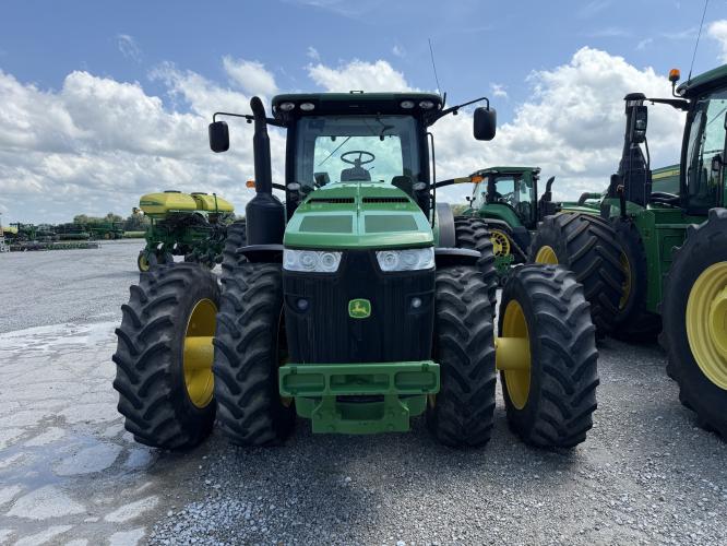 John Deere 8235R