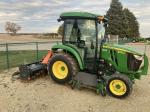 John Deere 3046R