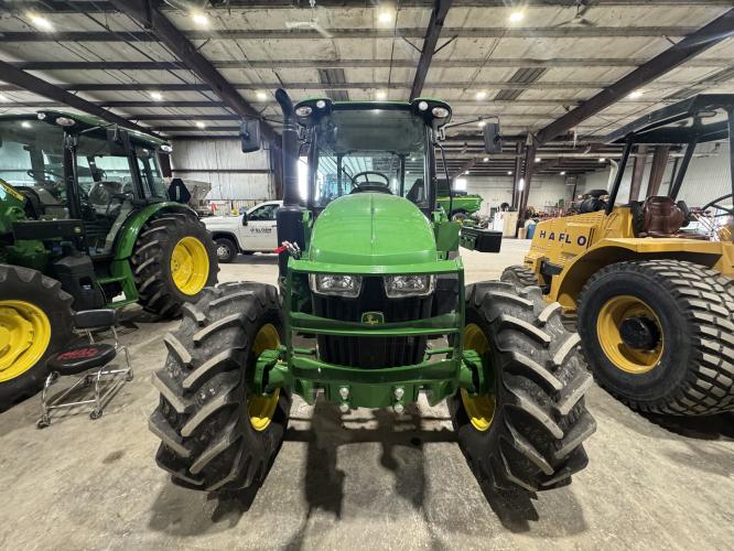 John Deere 5120M