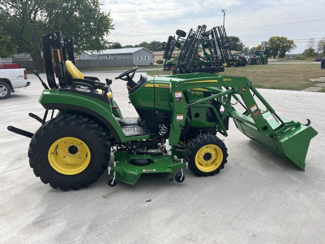 John Deere 2038R