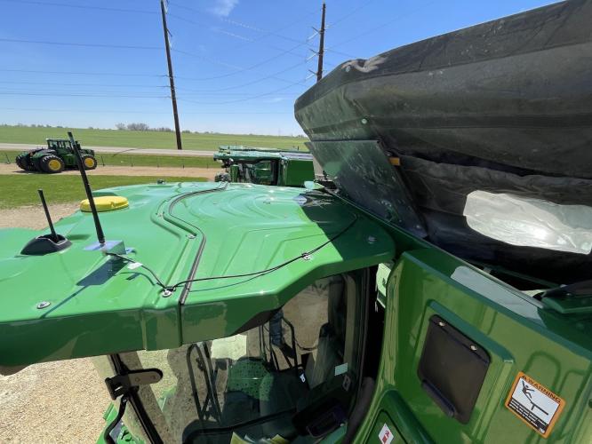 John Deere S7 700