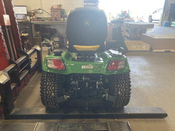 John Deere X738