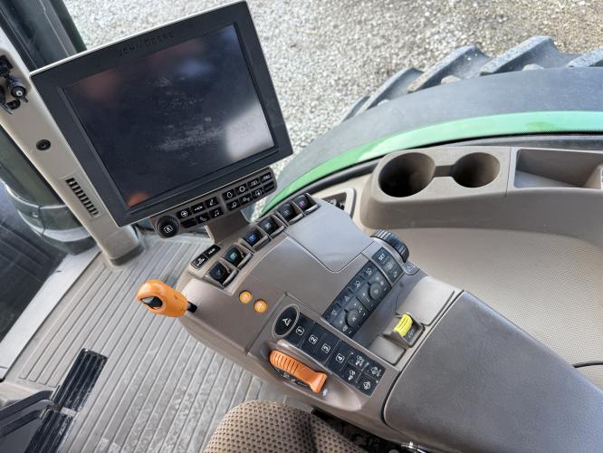 John Deere 8270R