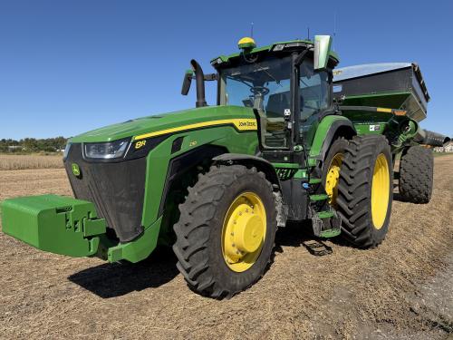 2022 John Deere 8R 230
