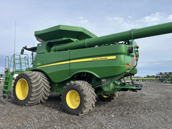 John Deere S790