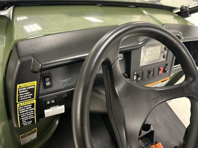 John Deere XUV 825I OLIVE