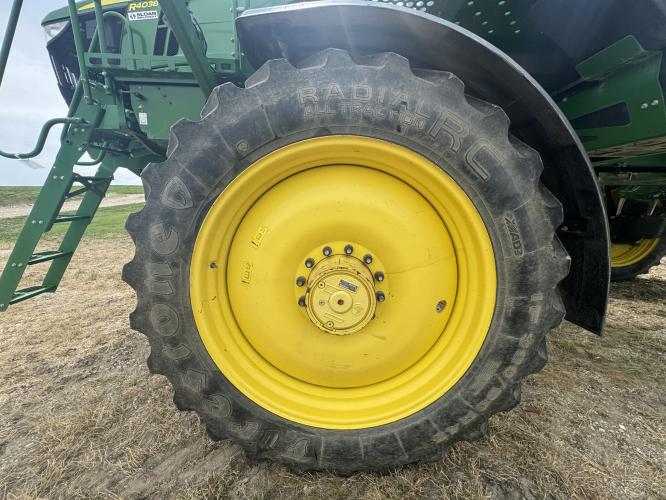 John Deere R4038