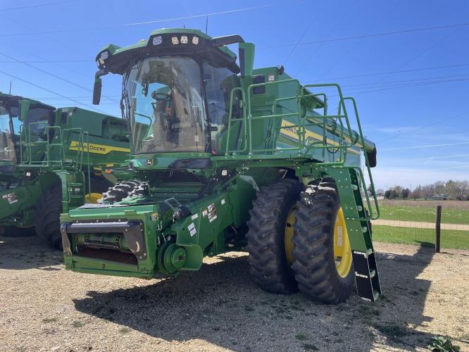 John Deere S7 700