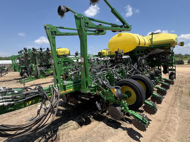 John Deere 1775NT