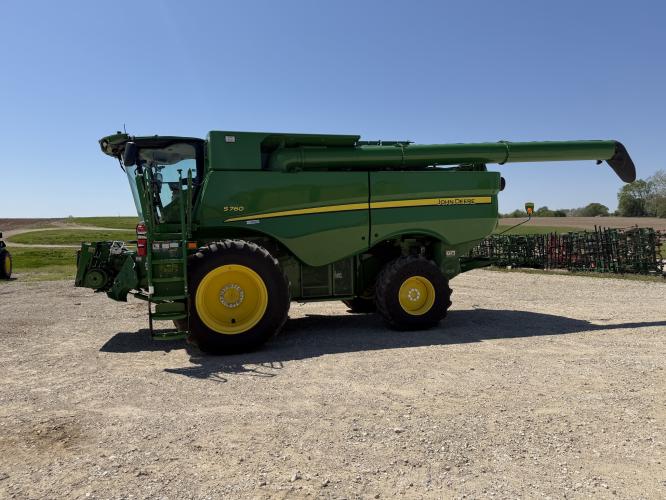 John Deere S760
