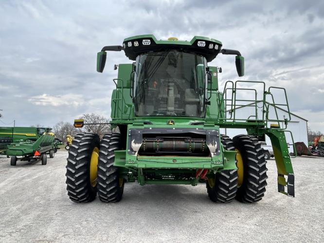 John Deere S7 700