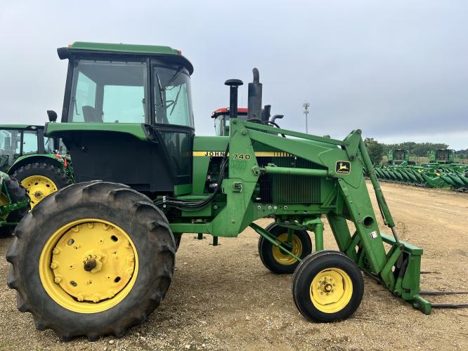 John Deere 4250