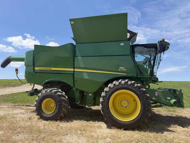 John Deere S790