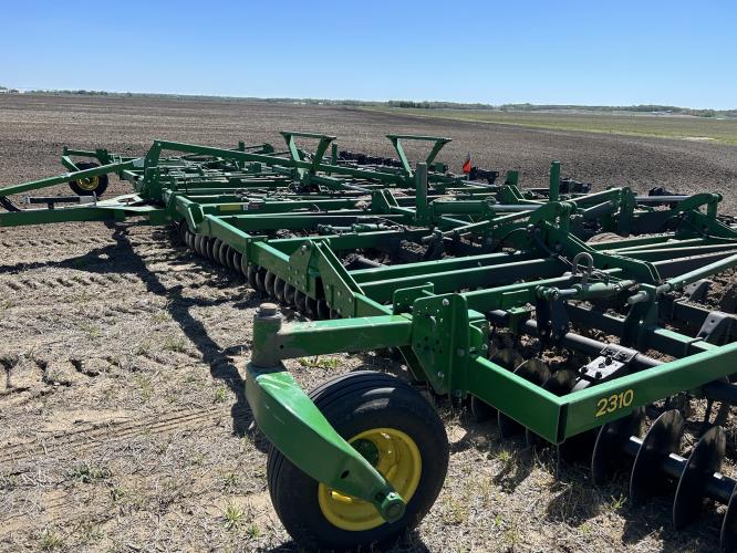 John Deere 2310