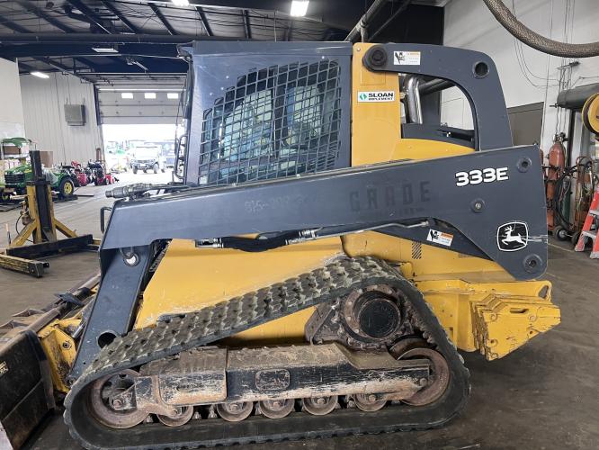John Deere 333E