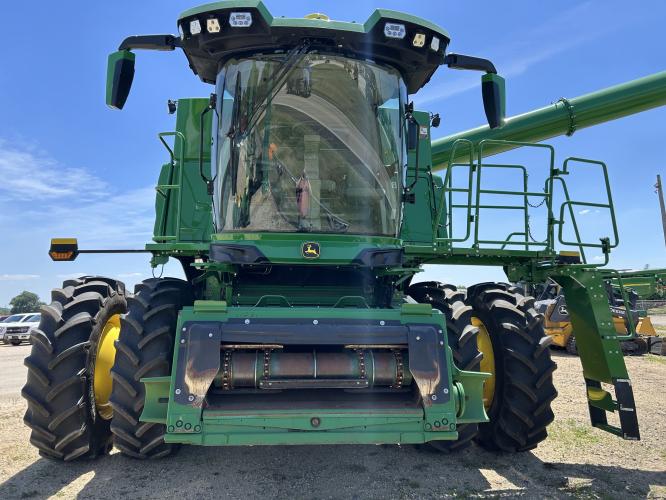 John Deere S7 700