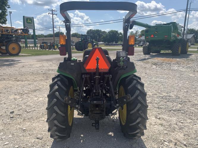 John Deere 3038E
