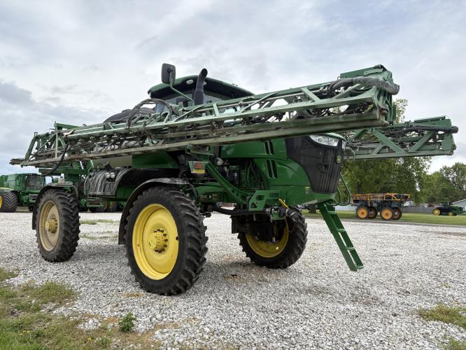 John Deere R4044