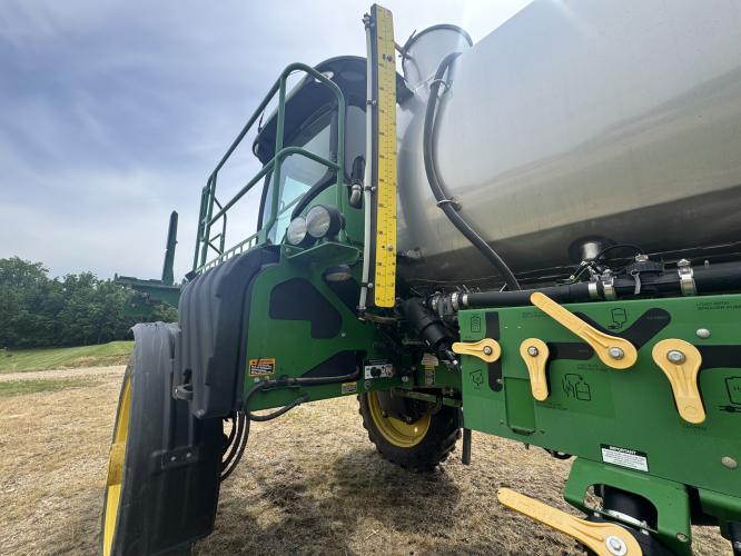 John Deere R4038