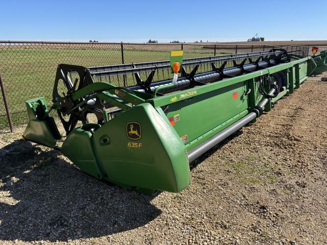 John Deere 635F