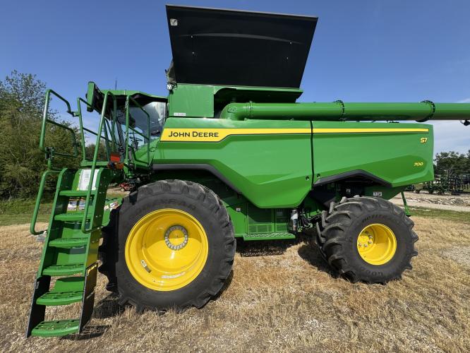 John Deere S7 700