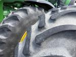 John Deere 8235R