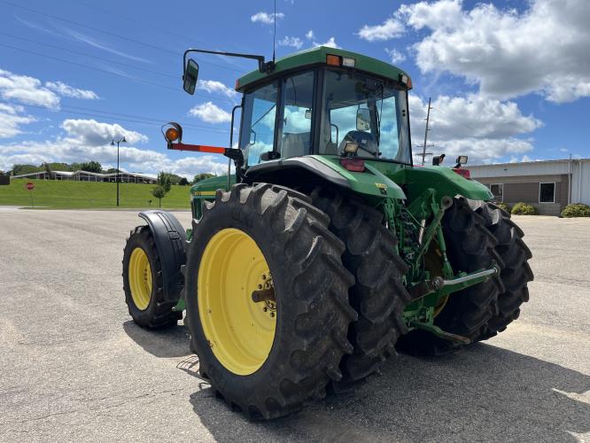 John Deere 7610