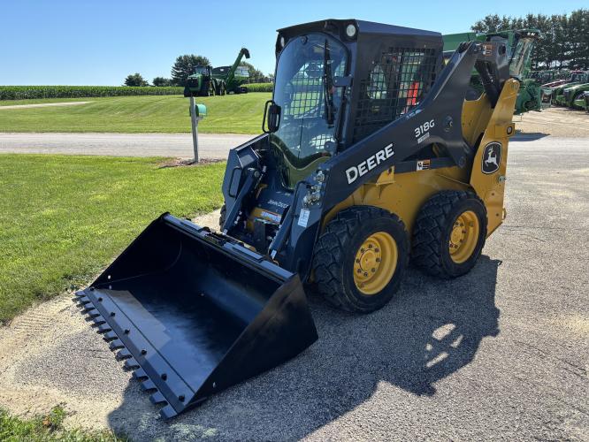 John Deere 318G