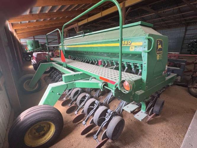 John Deere 1560
