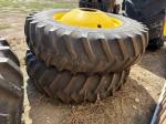 John Deere 520/85R42