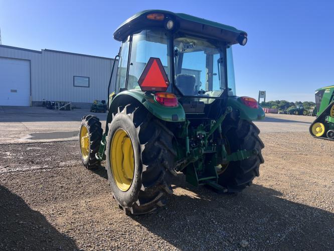 John Deere 5055E