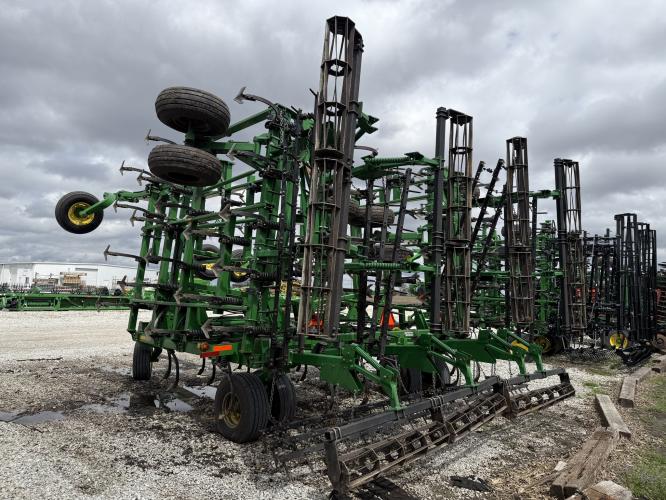 John Deere 2210