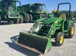 John Deere 3320