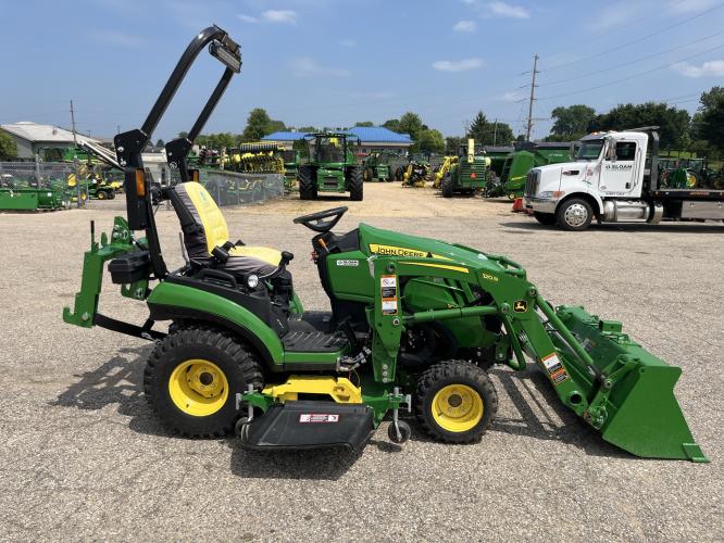 John Deere 1025R